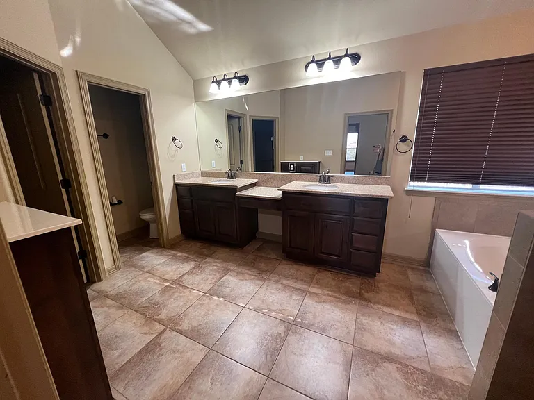 543 Drury Ln — Photo 18