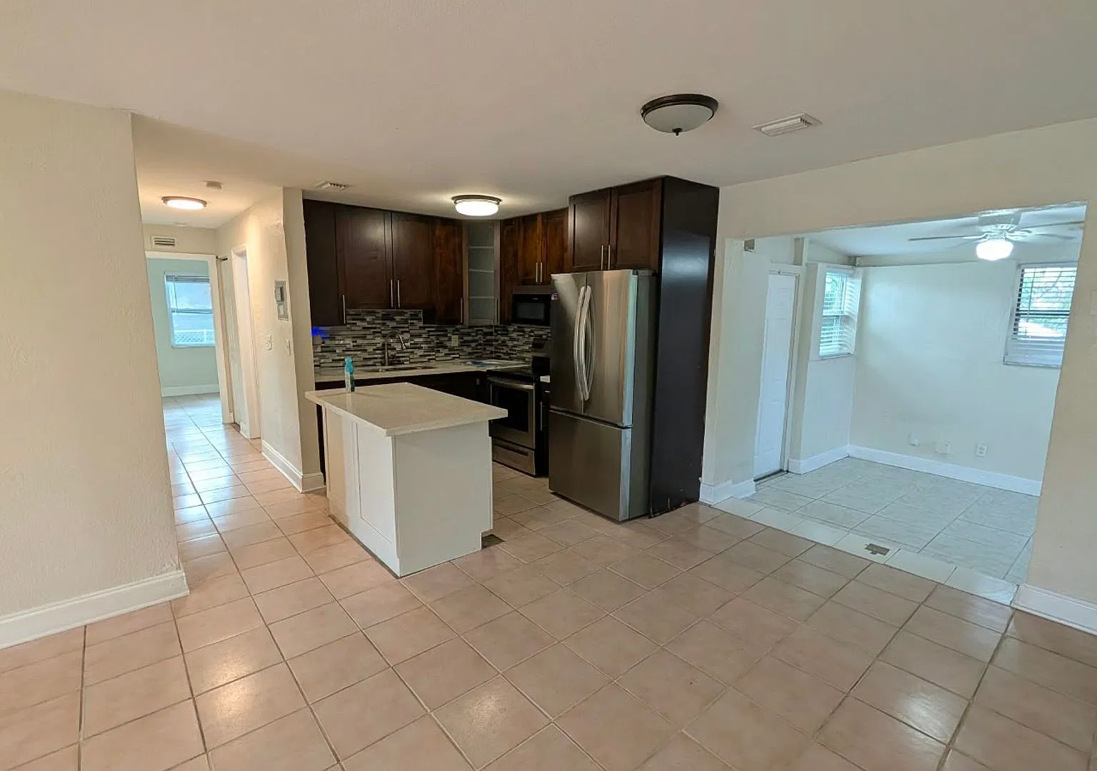Comfort & Convenience! 3BR Home with Private Yard — Photo 4