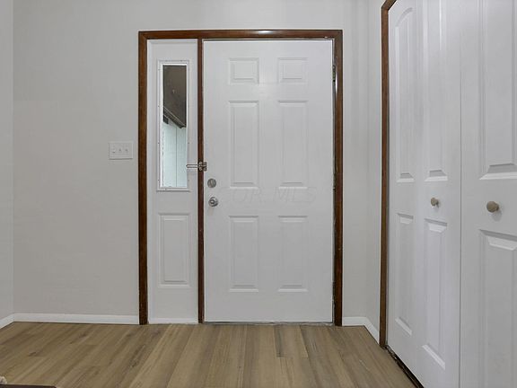 5th image of 882 Tamara Dr S