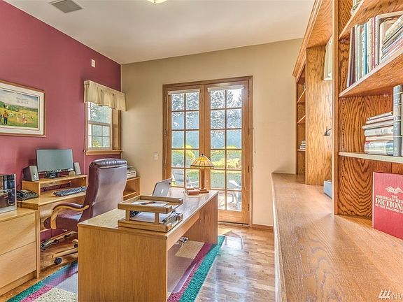 5th image of 3525 Quail Creek Ln NE