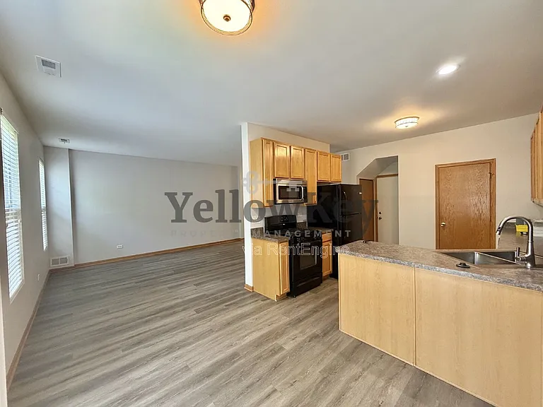 4933 Courtland Cir — Photo 4