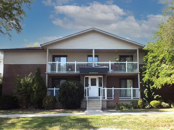 2329 Belyea St #3, Oakville, ON L6L 1N7