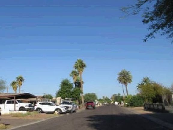 Exterior Neighborhood (street photo)