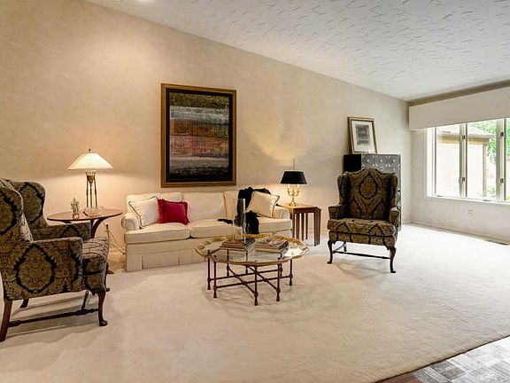 4th image of 3325 Mansion Way