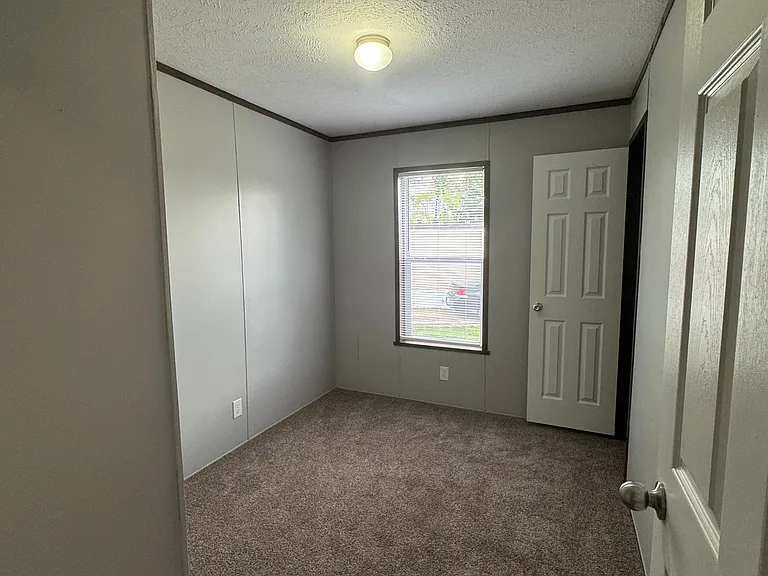 Oak Tree Village — Photo 16