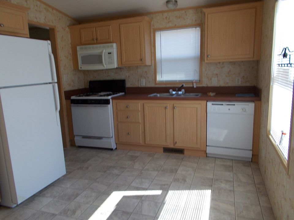 1st image of 3814 1st St