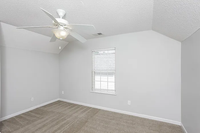 313 Denman Loop — Photo 5