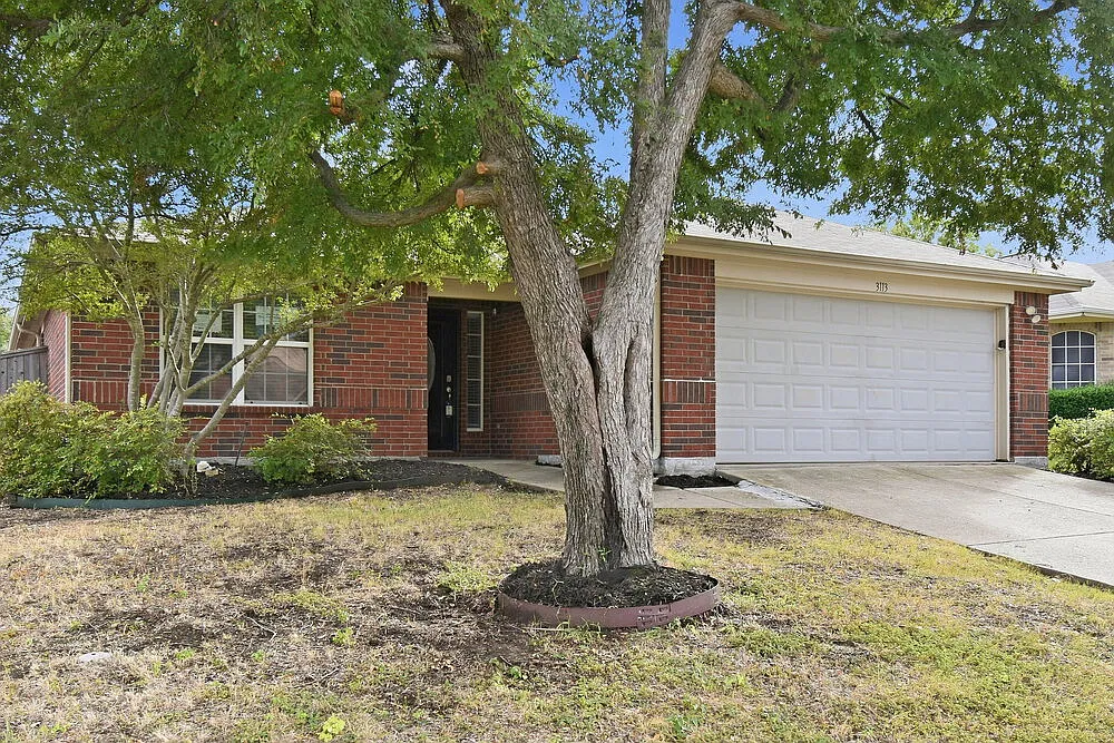 3 bed, 2.0 bath, 1626 sqft, $2,255 — Photo 3