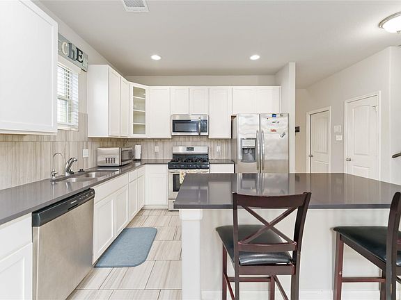 5th image of 7002 Victorville Dr