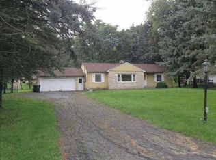 W225N3967 Duplainville Rd, Pewaukee, WI 53072