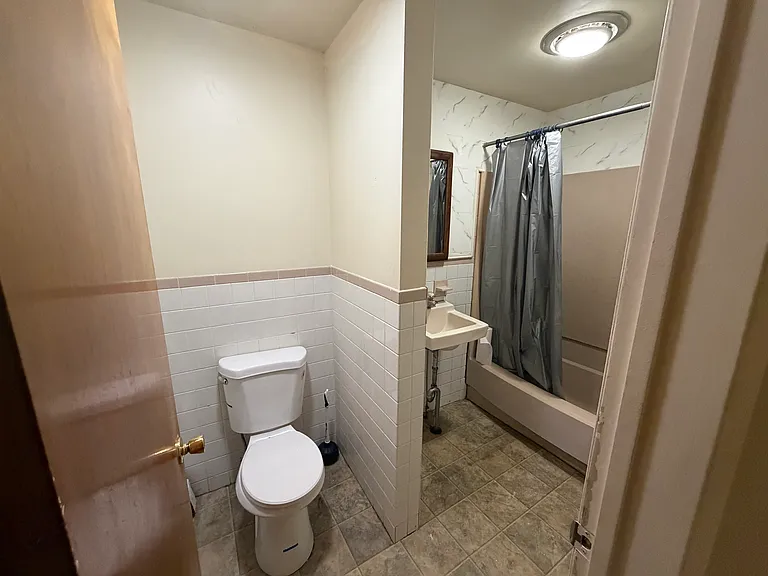 1030 Spring Garden St #1 — Photo 5