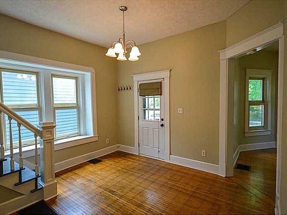 4th image of 1115 N Tacoma Ave