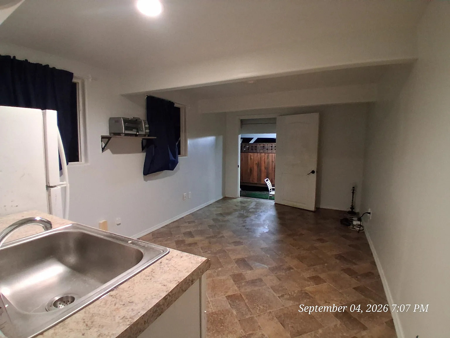 Studio, $1,000 — Photo 4