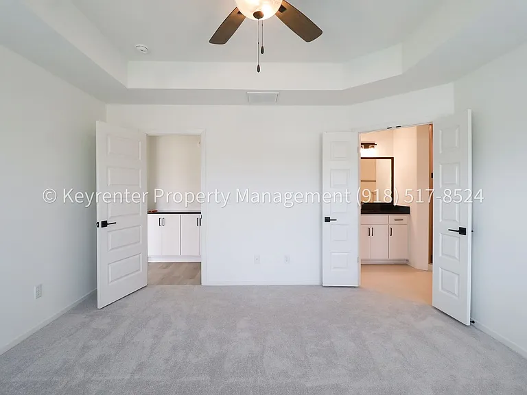 2908 S Redwood Ave — Photo 15