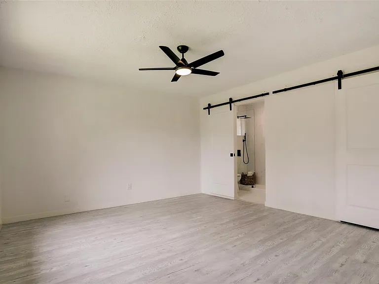 7926 Windy Creek Dr — Photo 29