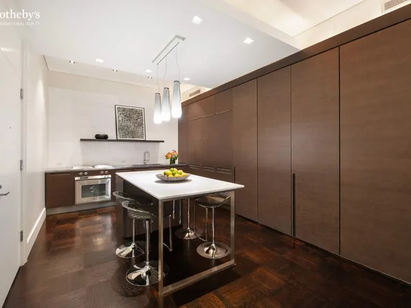 15 East 70th Street image 4 of 9