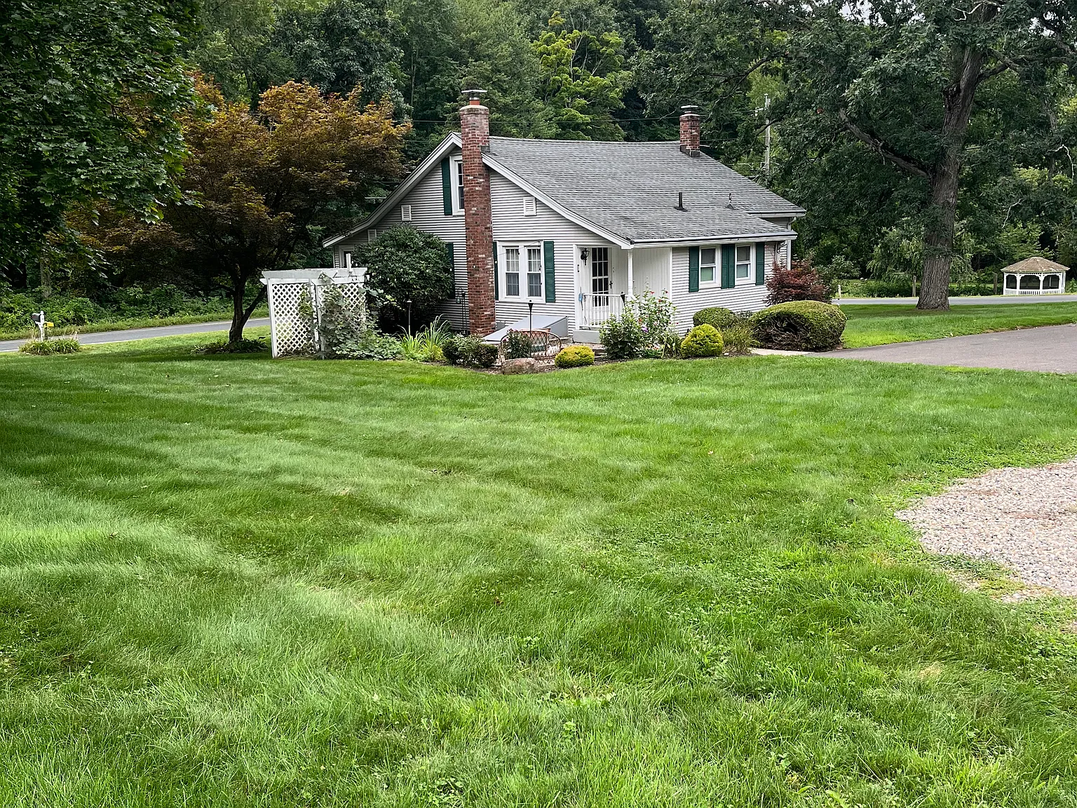 3 bed, 1.5 bath, 1260 sqft, $2,700 — Photo 4