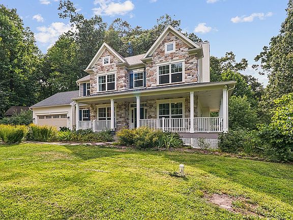 3rd image of 1389 Evans Rd