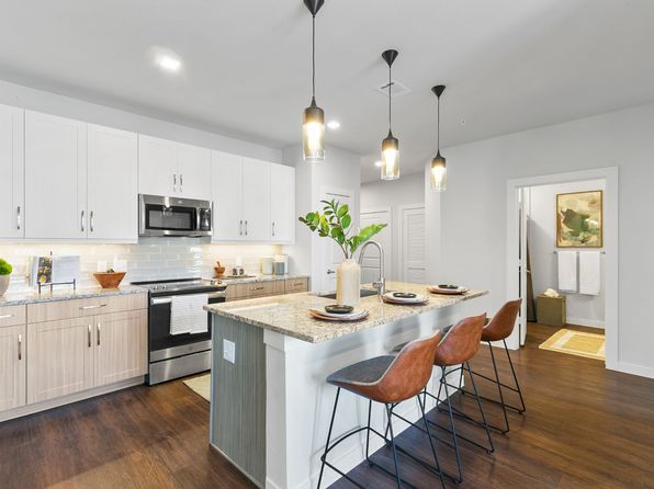 The Sarah at Lake Houston | 17571 W Lake Houston Pkwy, Humble, TX