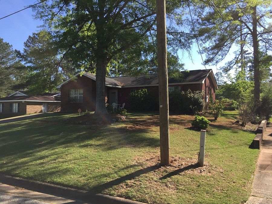 2nd image of 841 Dewey St