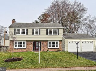4216 Peakview Ct, Fairfax, VA 22033