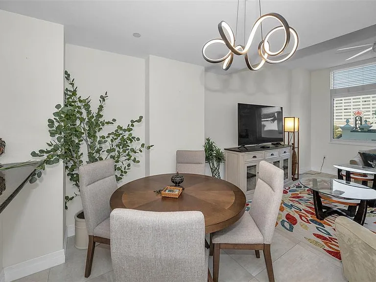 331 Cleveland St #310 — Photo 10