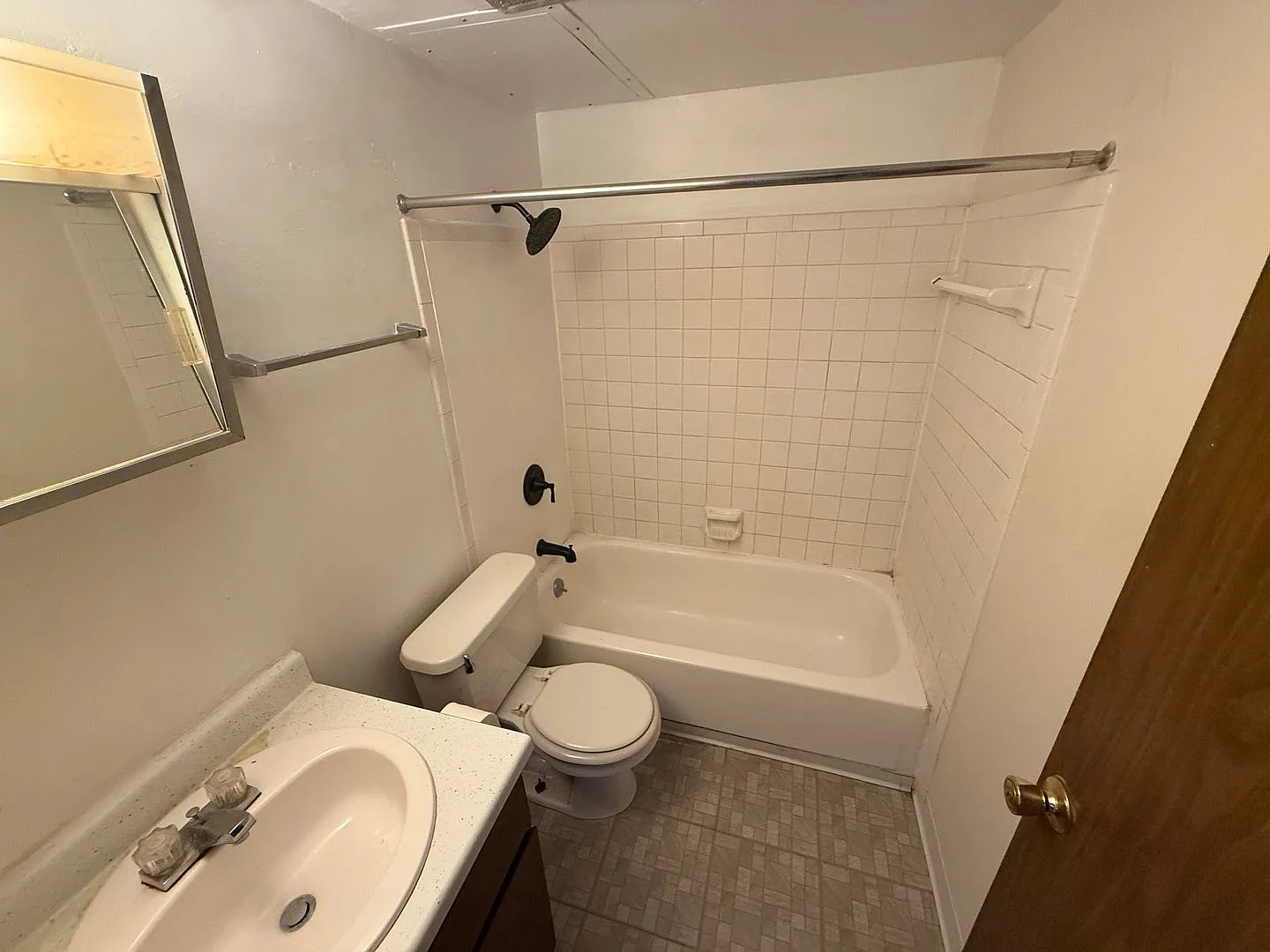 Country Village Apartments — Photo 3