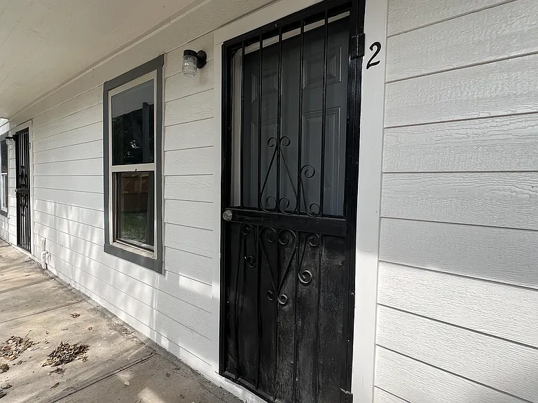 1723 W Mayfield Blvd #2 — Photo 2