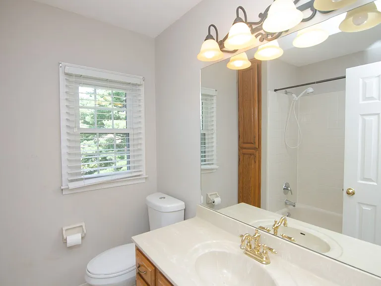 1144 Hunters Chase Dr — Photo 16