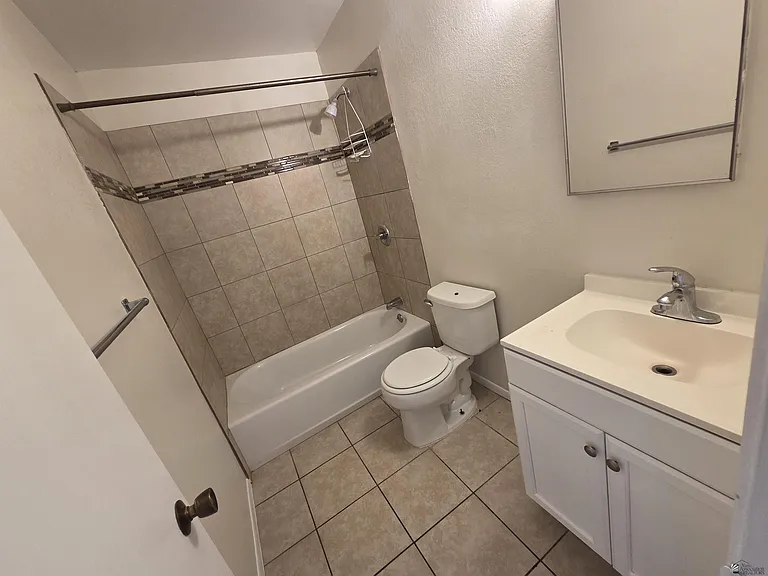 1201 W 20th Pl — Photo 13