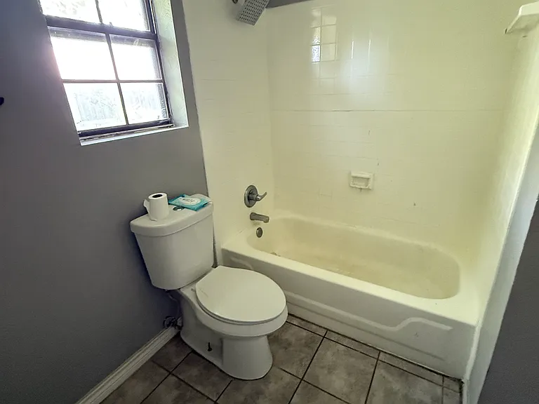 1402 E Marseille Ln — Photo 13