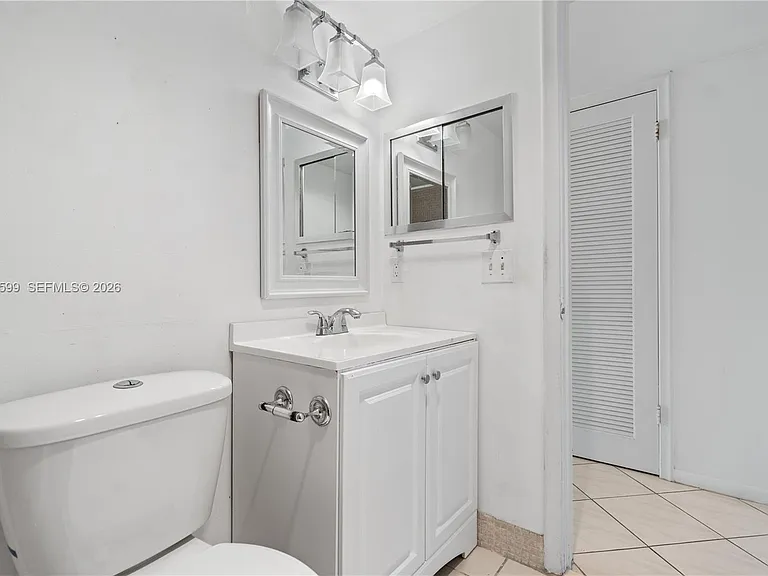 237 Camden E #237-J — Photo 9