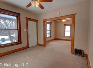 615 Rose Ln, Davenport, IA