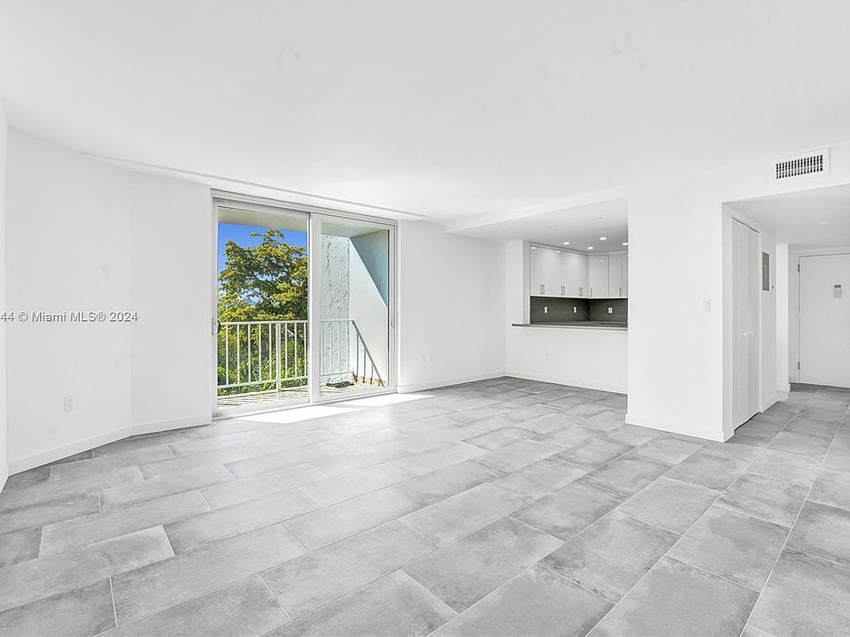 1st image of 6900 Bay Dr APT 4D