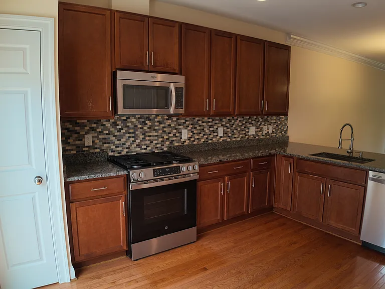 3066 Waterloo Ln — Photo 11
