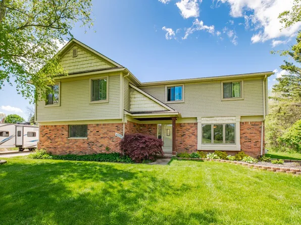 6733 Ridgewood Rd, Clarkston, MI 48346