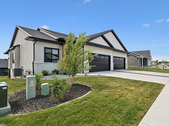 3rd image of 1227 Berkshire Ln