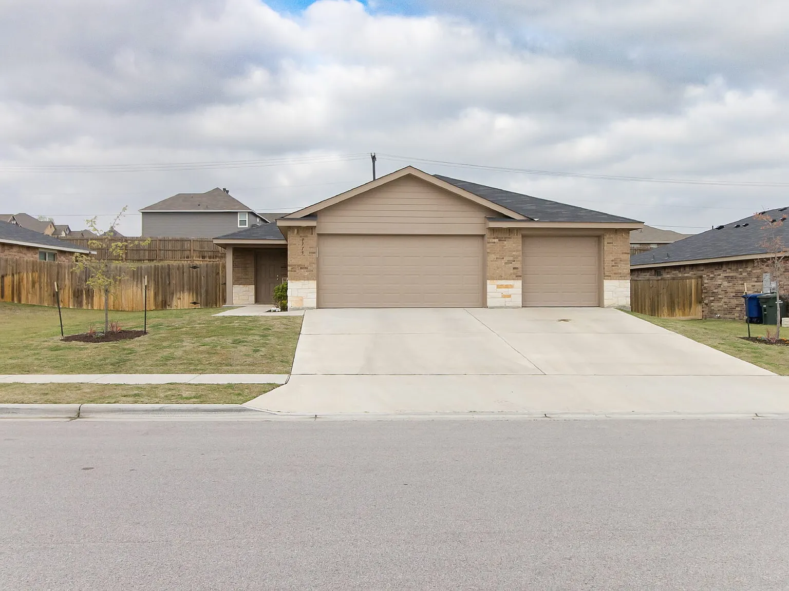3 bed, 2.0 bath, 1760 sqft, $1,925 — Photo 1