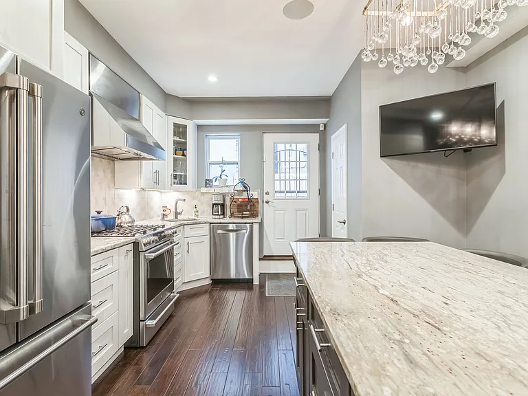 1153 N Hancock St — Photo 13