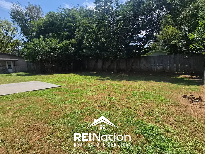 3 bed, 1.0 bath, 1000 sqft, $1,350 — Photo 3