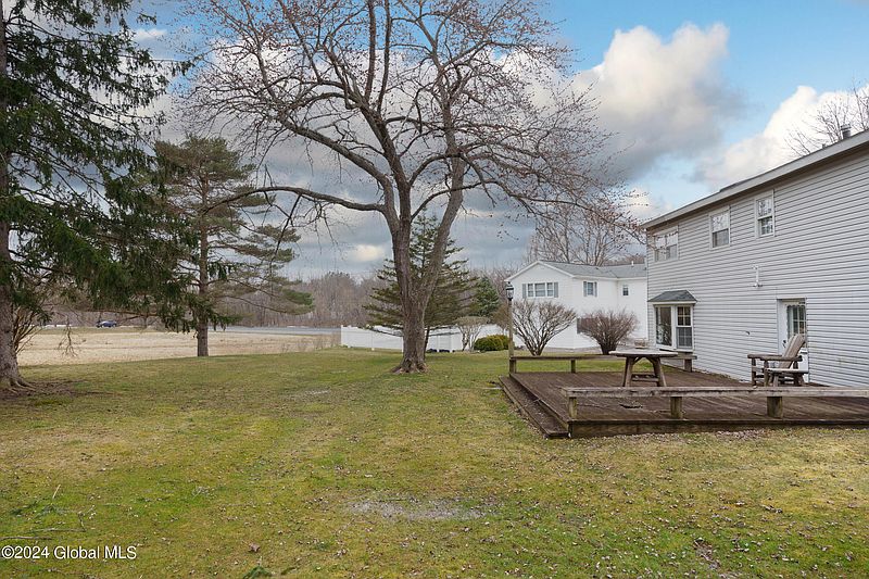 2nd image of 14 Stonington Hill Road