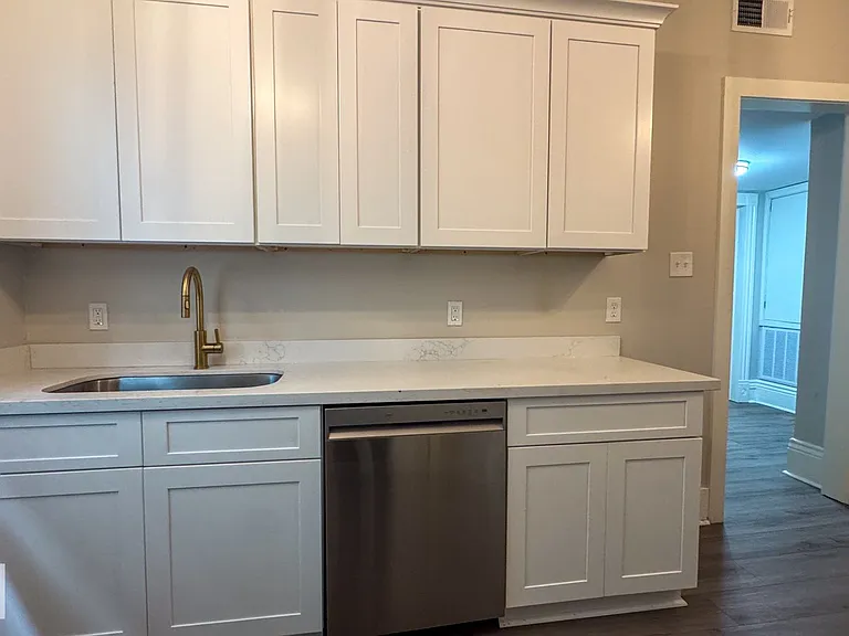 2 bed, 1.0 bath, $3,000 — Photo 7