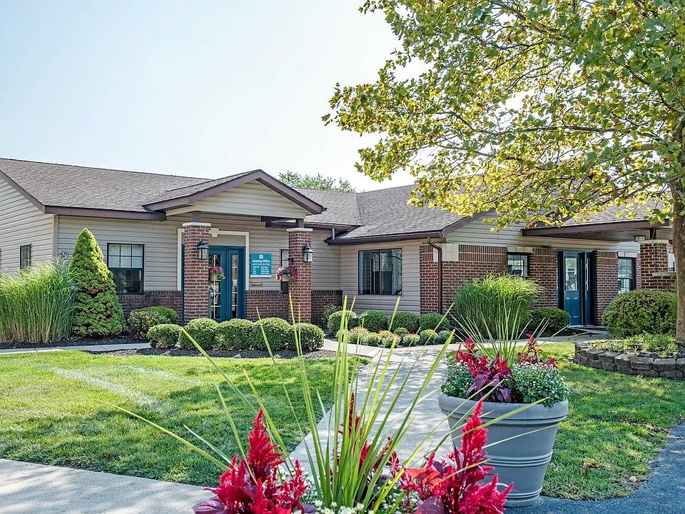 1-Silvertree+Communities-Exterior-Leasing+Office