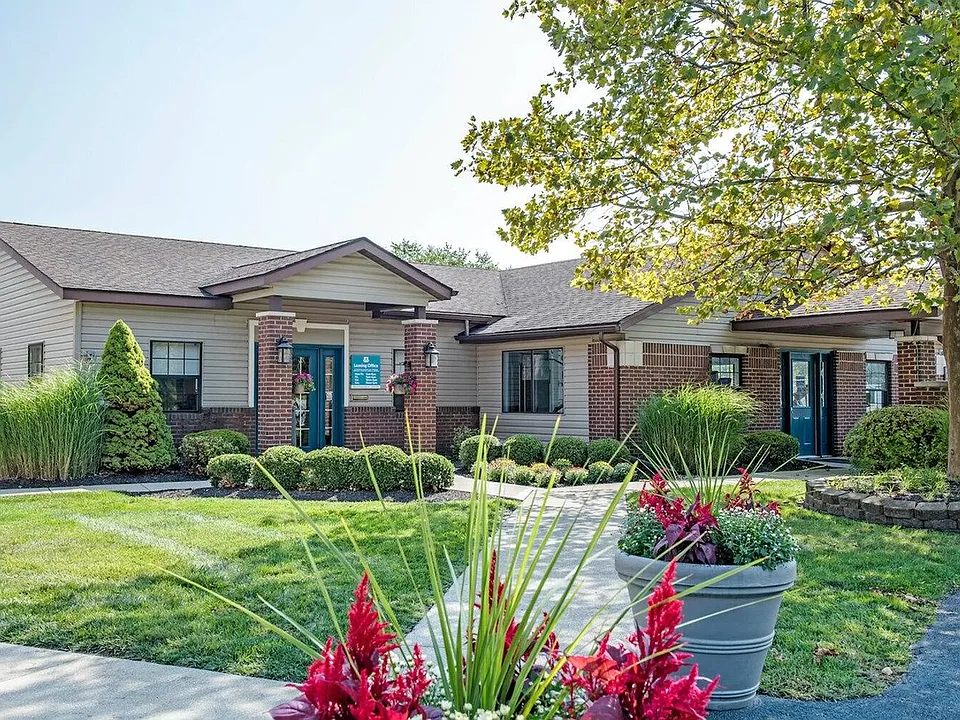 1-Silvertree+Communities-Exterior-Leasing+Office