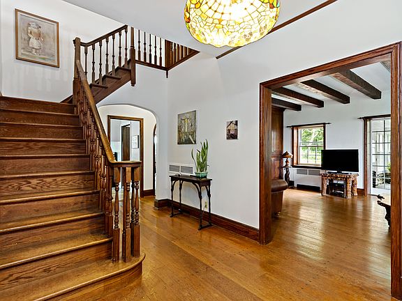 3rd image of 7 Mill Ct