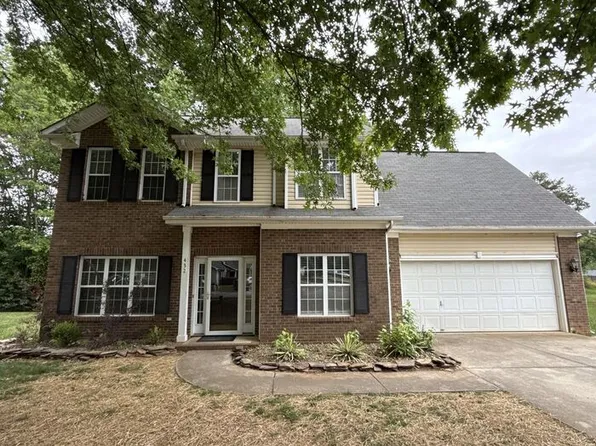 432 McGinn Grove Dr, Charlotte, NC 28216