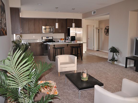 Large open view kitchen! Granite counter tops and island!