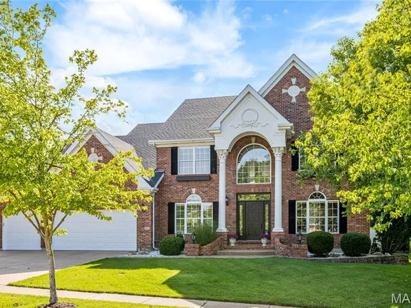 709 Summer Oak Dr, Ballwin, MO 63021