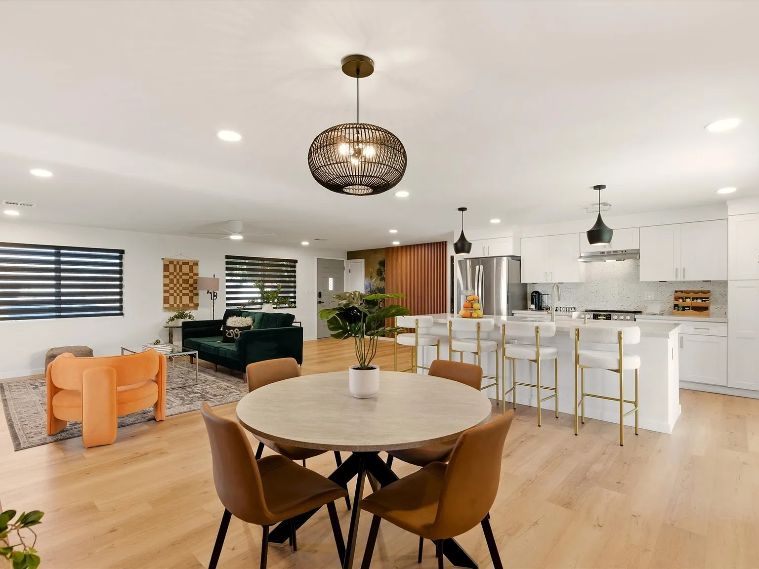 2 bed, 1120 sqft, $2,550 — Photo 3