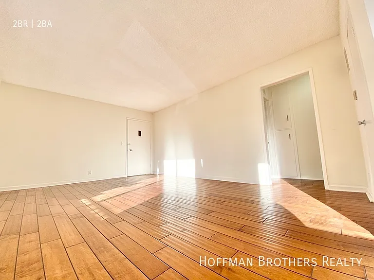 1808 N Harvard Blvd #10 — Photo 2